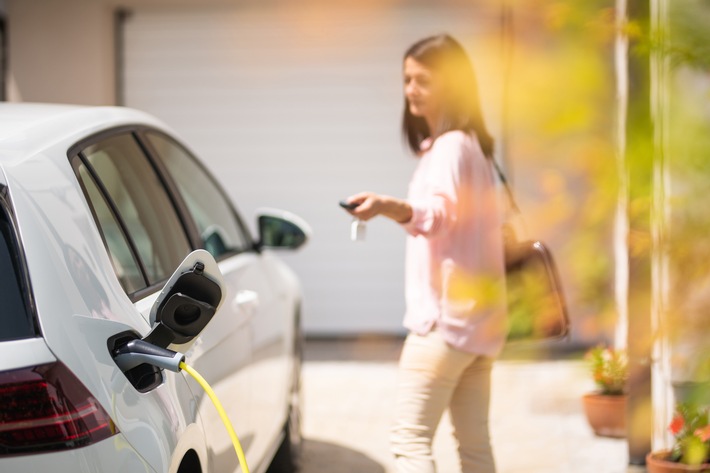 Volle Flexibilität beim E-Auto-Laden: Yello bietet Autostromtarife für zuhause und unterwegs an