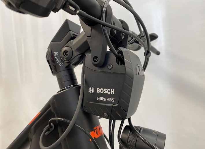 ABS mit Überschlagschutz vermeidet Pedelec-Unfälle Drei Systeme auf dem Markt – ADAC hat Bosch System getestet