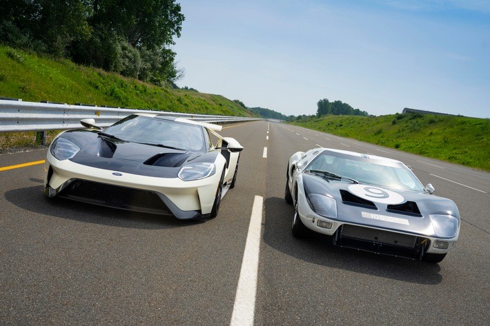 Limitierte Ford GT Heritage Edition huldigt den Ursprüngen der Supersportwagen-Serie und feiert Prototypen von 1964