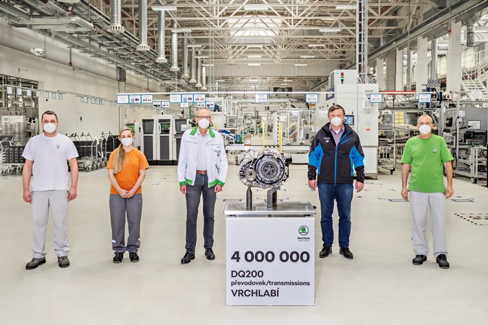 ŠKODA AUTO Werk Vrchlabí produziert 4.000.000stes automatisches Direktschaltgetriebe des Typs DQ200