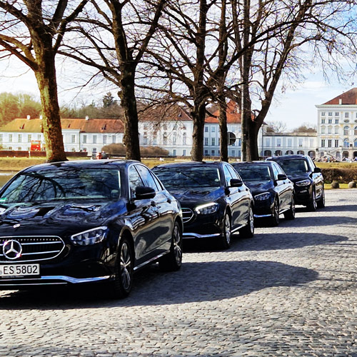 Was kostet eine Limousine mit einem Chauffeur verglichen mit Taxi in München?